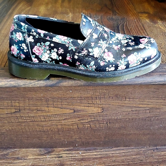 DR.MARTENS Addy Floral Loafer, Size 9/41 - Picture 2 of 9